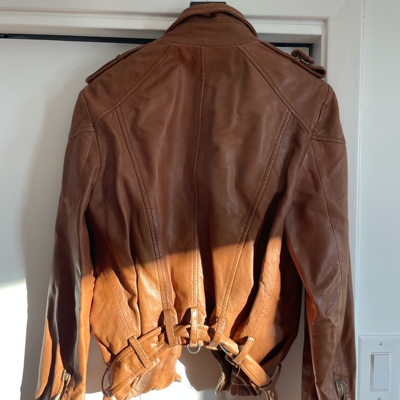 Women’s distressed leather jacket with belt and zipper - Picture 5 of 5